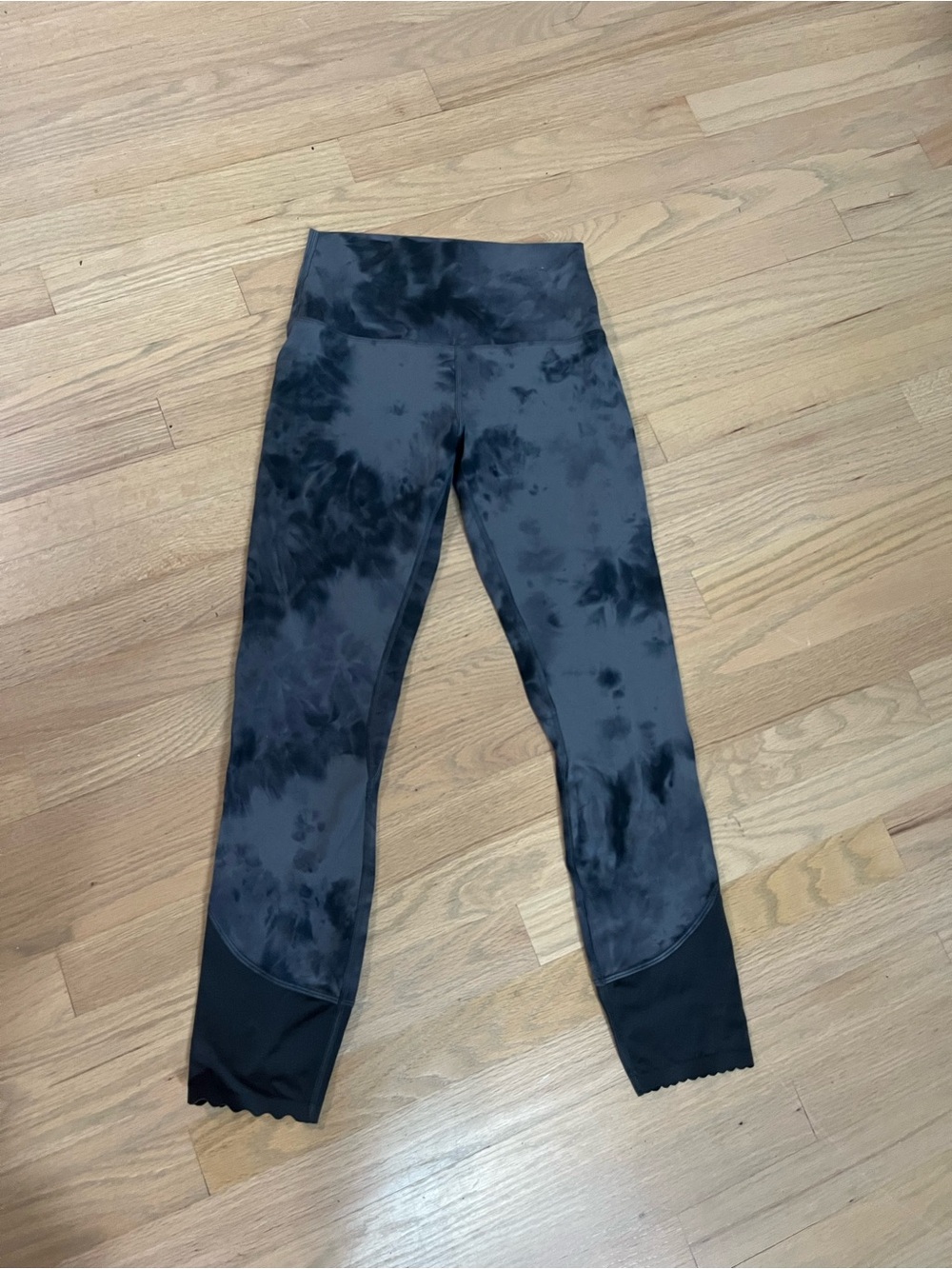 Lululemon  women’s Black Tie-Dye Performance Leggings